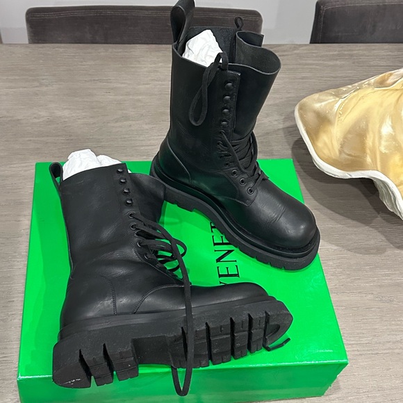 Bottega Veneta
Lug Sole Combat Boots - Picture 13 of 17